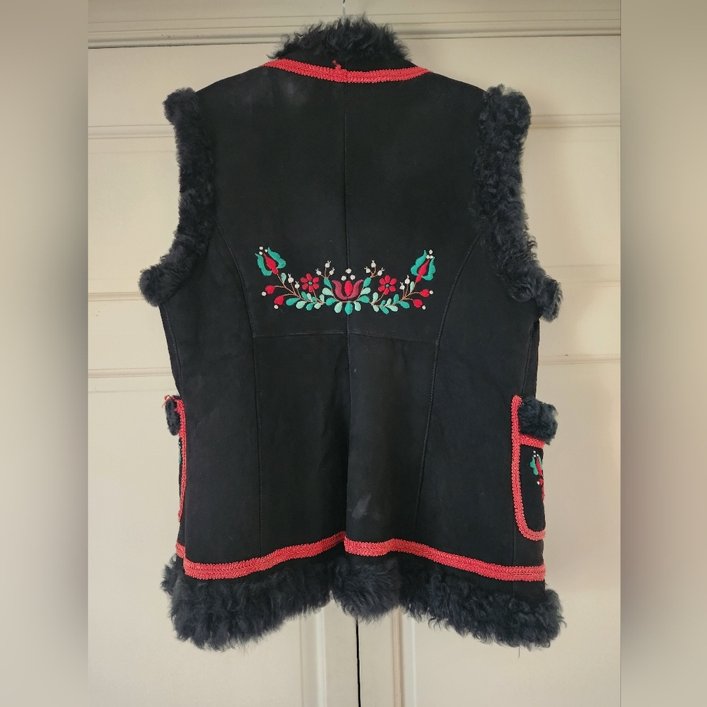 Embroidered Leather Suede Black Vest with Handcrafted by craftsmen..No Tag - Picture 3 of 9